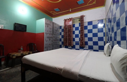 Sahakar Nagar Hotel | OYO 15392 Sri Sai Guru Comforts