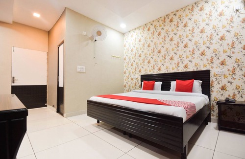 Patiala Hotel | OYO 16515 Hotel Bombay Residency