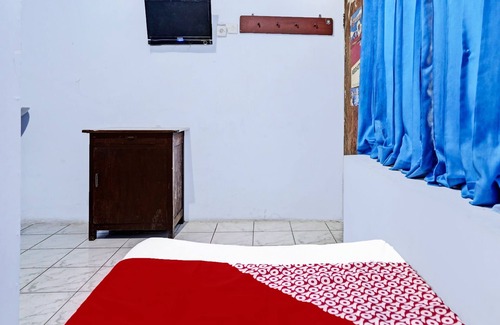 Pamekasan Hotel | OYO 2708 Hotel Kemuning Syariah