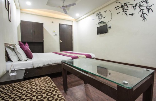 Indore Hotel | OYO 3589 Hotel Dawar Regency