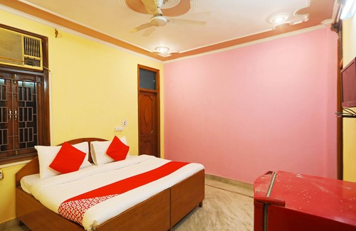 Delhi Hotel | OYO 49985 Singh Hotel
