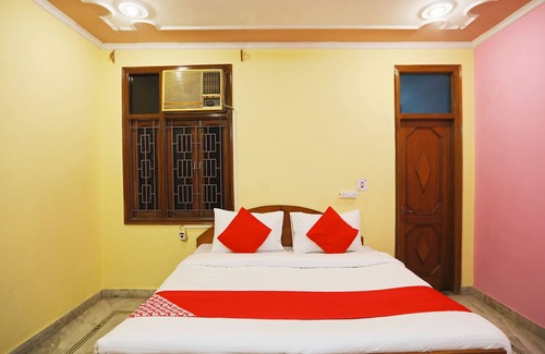 Delhi Hotel | OYO 49985 Singh Hotel