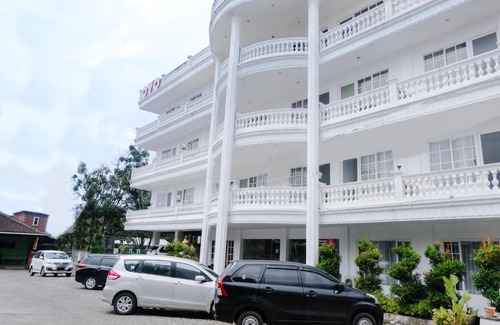 Malang Hotel | OYO 696 Hasanah Guest House Syariah De Saphire
