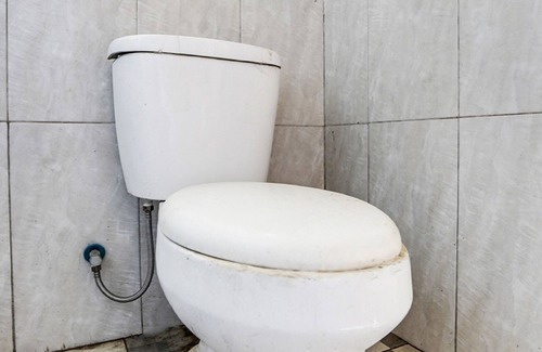 Pamekasan Hotel | OYO 92114 Homestay Riverside Duko