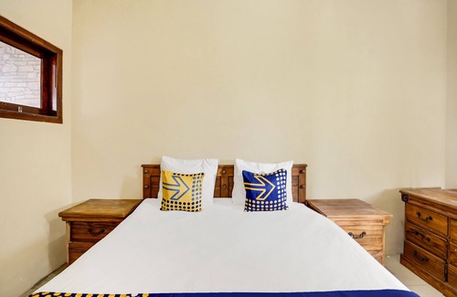 Pamekasan Hotel | OYO 92114 Homestay Riverside Duko