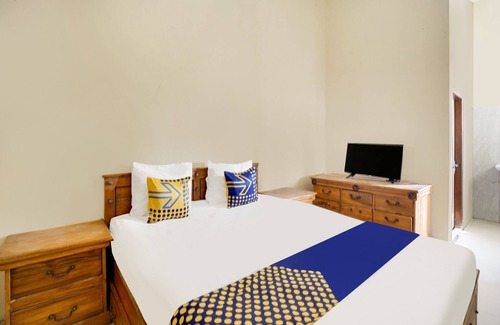 Pamekasan Hotel | OYO 92114 Homestay Riverside Duko