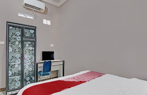 Pekanbaru Hotel | OYO 92456 Putri Homestay Syariah Near SPBU 14.282.694 (Air Hitam)