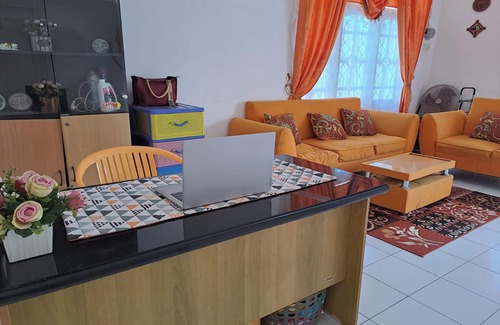 South Ogan Komering Ulu Hotel | OYO 92520 Safira Guest House Danau Ranau