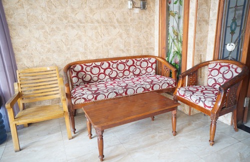 Bungurasih Hotel | OYO 93069 Penginapan Sumber Rizki