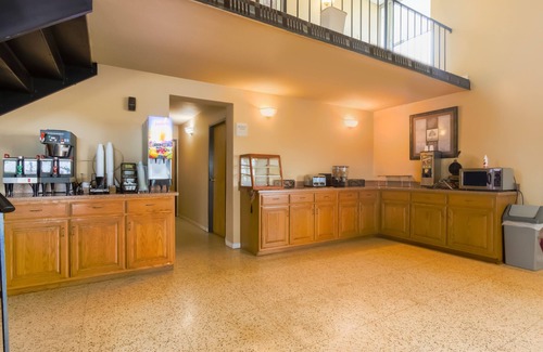 Lebanon Hotel | OYO Hotel Lebanon MO I-44