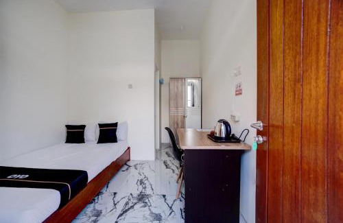 Dinoyo Hotel | OYO Madani Guest House Syariah
