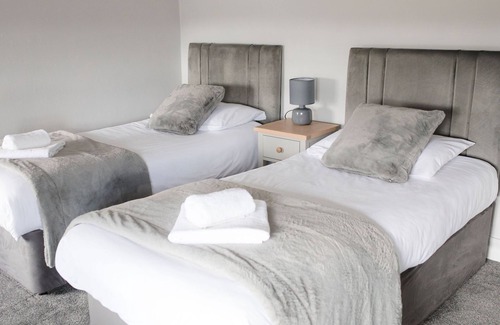 Messing Hotel | OYO The Kings Arms Broad Green Hotel