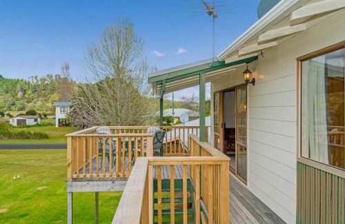 Cooks Beach House | Oyster Bach - Cooks Beach Bach