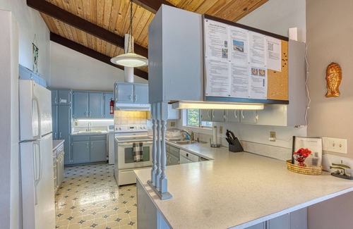 Shelton House | Oyster Beach Retreat - Mt. Rainier Views + Kayaks + 4-bedroom waterfront house!
