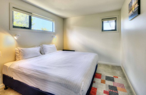 Coles Bay House | Oystercatcher