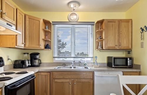 Chincoteague Cottage | Oystercatcher - Pet Friendly and Great Views!