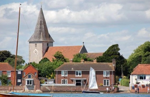 Bosham House | Oysters - a cottage that sleeps 6 guests in 3 bedrooms