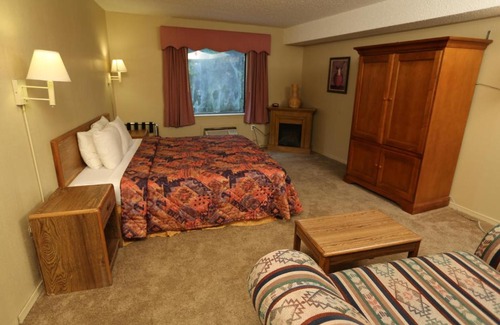 Eureka Springs Hotel | Ozark Swiss Inn