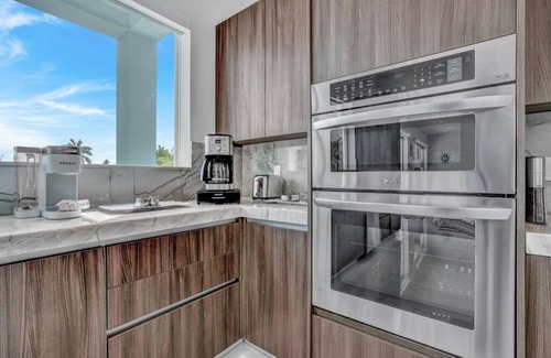 Coury House | P70 - Stunning 5 bed, 5 bath home with dockage and