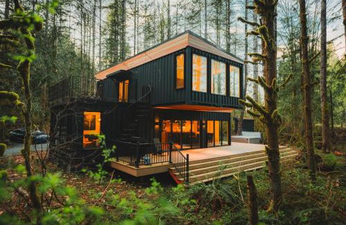 Monroe House | Pacific Bin - Hot Tub, Secluded Forest Getaway