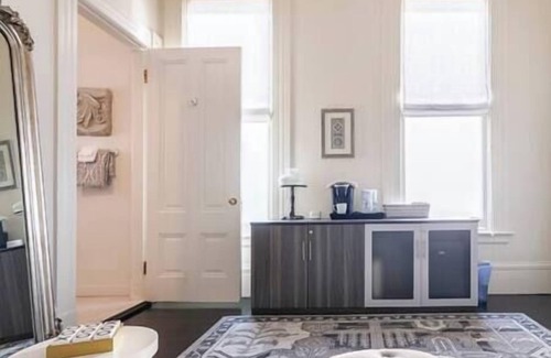 Pacific Heights House | Pacific Heights Grand Elegant Studio