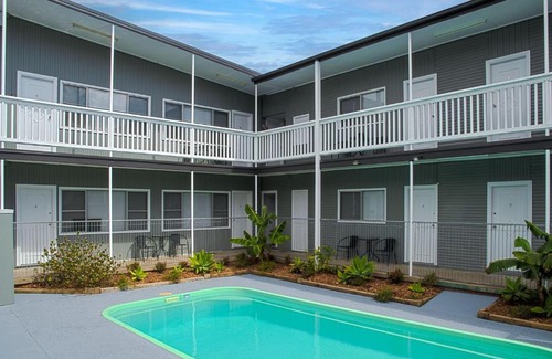 Forster Hotel | Pacific Motel 06