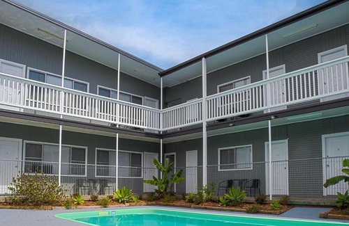 Forster Hotel | Pacific Motel 06