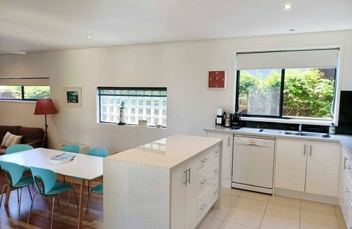 Torquay House | Pacific Paradise: 3 BR, 1.5 BA House in Torquay, Sleeps 7