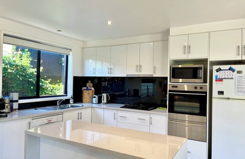 Torquay House | Pacific Paradise: 3 BR, 1.5 BA House in Torquay, Sleeps 7