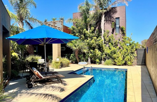 Torquay House | Pacific Paradise: 3 BR, 1.5 BA House in Torquay, Sleeps 7