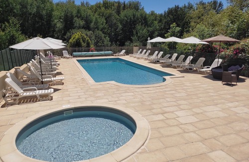 Catus House | Pagel, "Soleil Couchant", with large garden and heated swimming pool