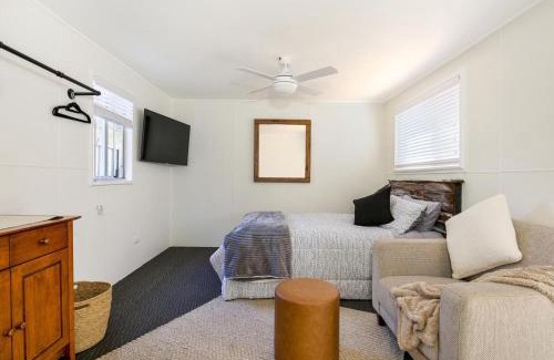 Culburra Beach House | Pagoda at Culburra I Pet Friendly I Newly Renovated