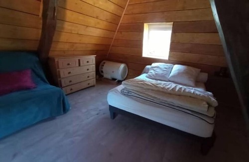 Saint-Etienne-l'Allier House | Paisible Cahute