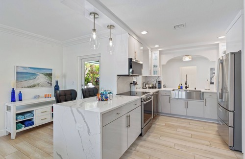 Survey Creek House | Palm Breeze Oasis - Heated Pool, Steps to The Lake, Very Close to The Park!