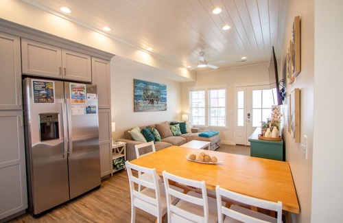Celina Cottage | Palm Palace: 3 bed/2.5 bath Lakeside Cottage w/King Beds, Game Room & Hot Tub!