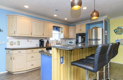 Palm Harbor House | Palm Tiki | Canal Front + Private Fishing Dock!