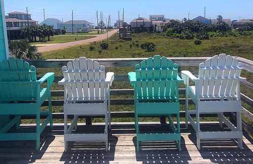 Isla Del Sol House | Palm Trees and Beachy Vibes at Aloha Beaches!