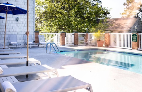 Rehoboth Beach Apartment | Palmer House King | Sleeper Sofa & Cozy Charm