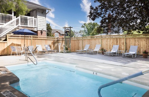 Rehoboth Beach Apartment | Palmer House King | Sleeper Sofa & Cozy Charm