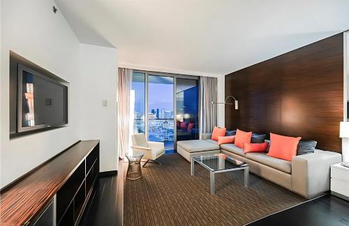 Las Vegas Apartment | Palms Place Hotel StripView with Open Balcony -33