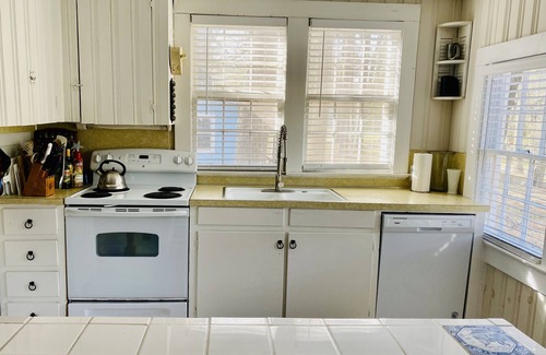 Pamlico Beach Cottage | Pamlico Cottage - Waterfront near Bath & Belhaven - Pet Friendly - 3 Bds 2 Baths