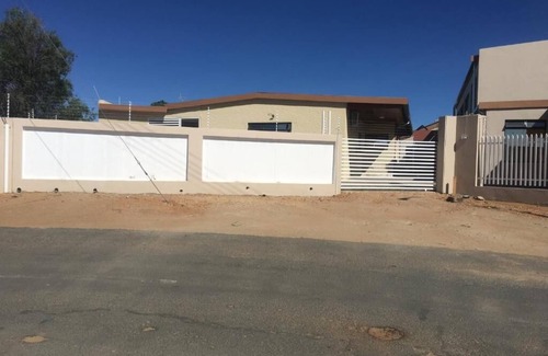 Windhoek House | Pandeinge - Double Room with Private Bathroom