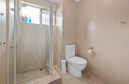 Bulimba Apartment | Panorama Views! ~ 2Bed/1Bath/1Car ~ Bulimba