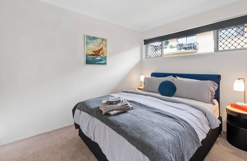 Bulimba Apartment | Panorama Views! ~ 2Bed/1Bath/1Car ~ Bulimba