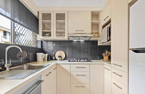 Bulimba Apartment | Panorama Views! ~ 2Bed/1Bath/1Car ~ Bulimba