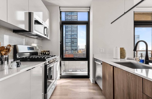 West Loop Apartment | Panoramic City Views + Prime West Loop Location