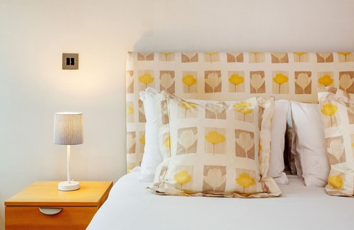 Tachbrook Apartment | Panoramic in Pimlico, by Veeve