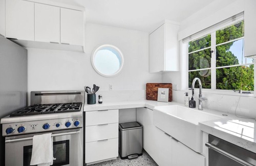 Laguna Beach House | Panoramic Ocean Views with AC and a Large Deck