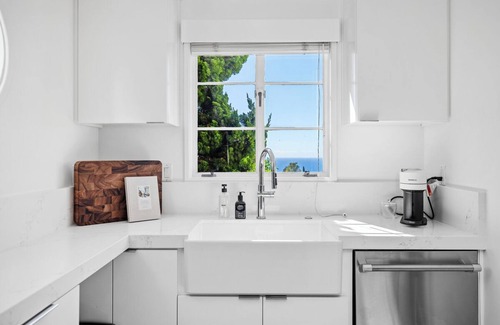 Laguna Beach House | Panoramic Ocean Views with AC and a Large Deck