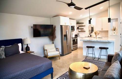 Stafford - Tualatin Valley Cottage | Panoramic Riverside and Lush Forests Views, Pet Friendly, New Décor, Steps Away From Dockside